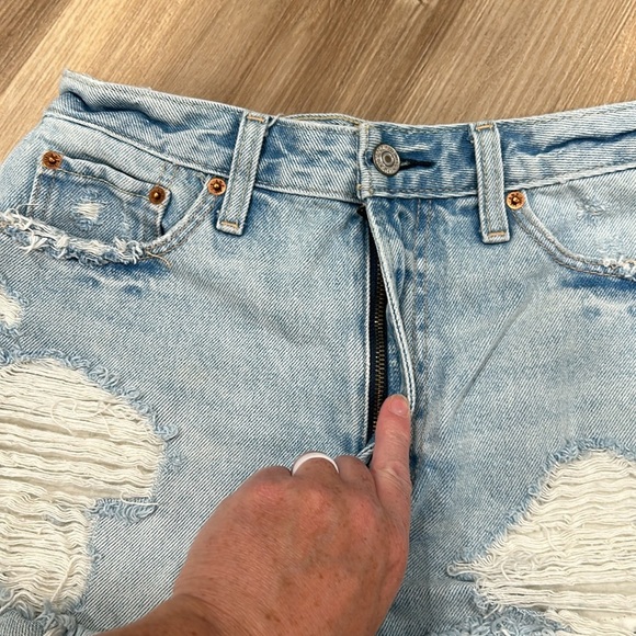 Abercrombie & Fitch Annie High Rise Denim Jean Shorts Distressed Size 26 or 2 - Picture 3 of 9